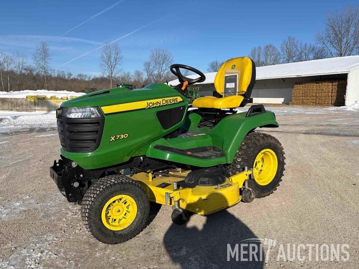 2022-john-deere-x730-image-1
