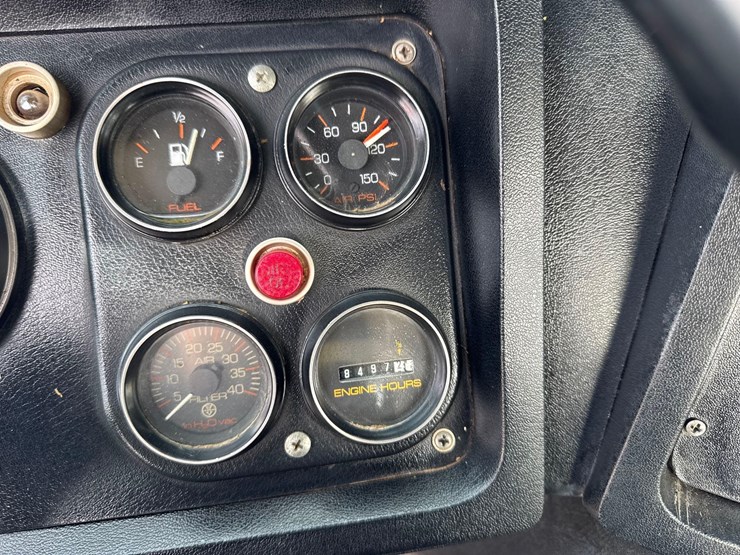 1986-white-140-image-101