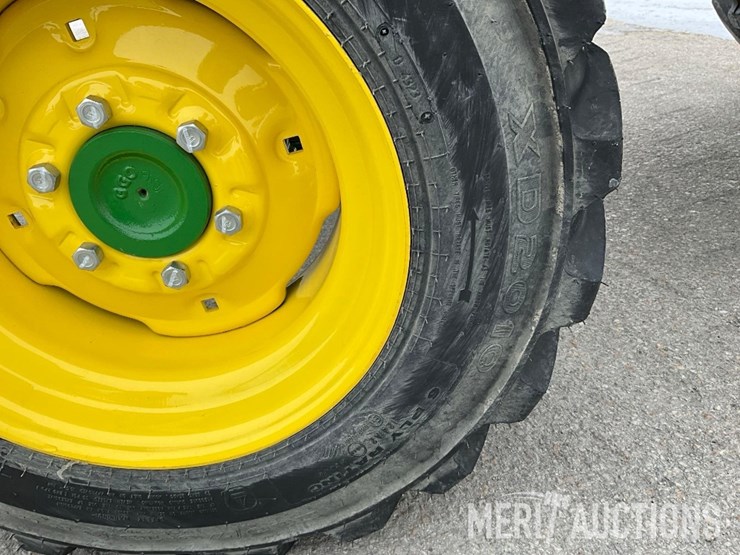 2024-john-deere-4044r-image-10