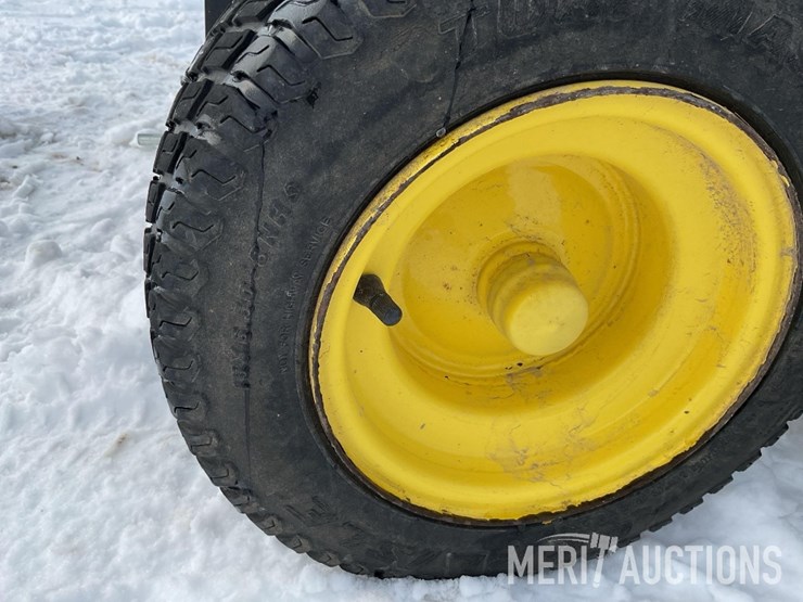 2015-john-deere-x320-image-16