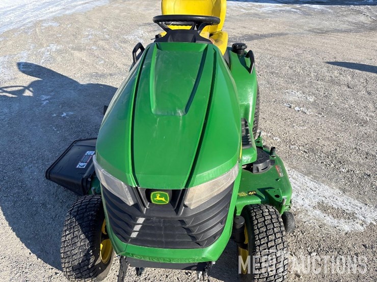 2023-john-deere-x590-image-8