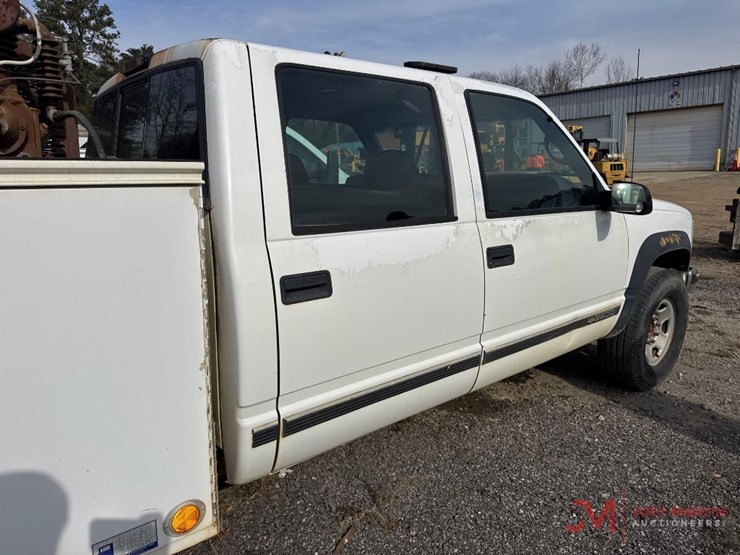 2000-chevrolet-k3500-image-7
