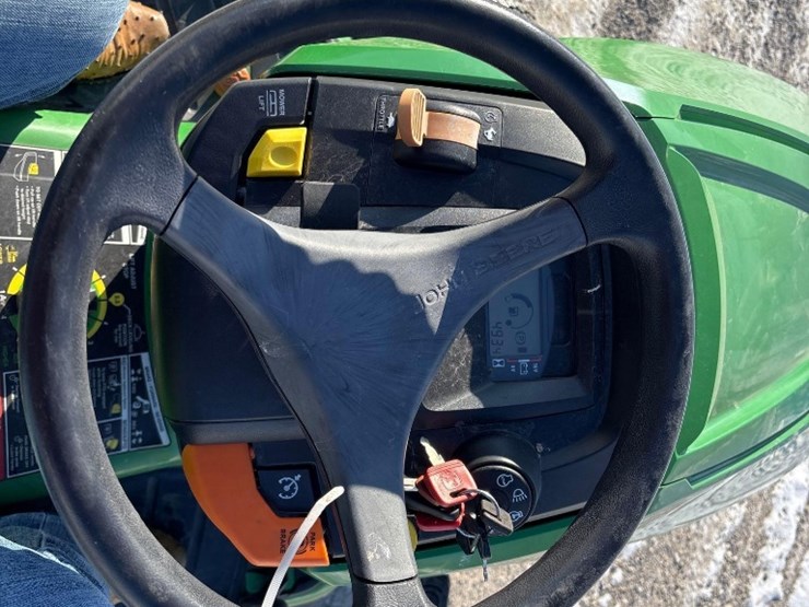 2023-john-deere-x590-image-18