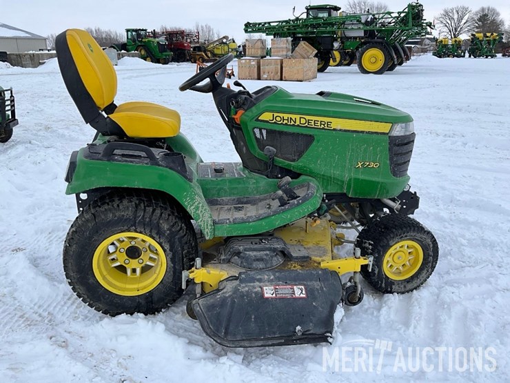 2022-john-deere-x730-image-6