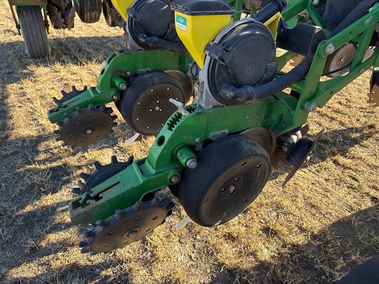 2014-john-deere-1770nt-image-61