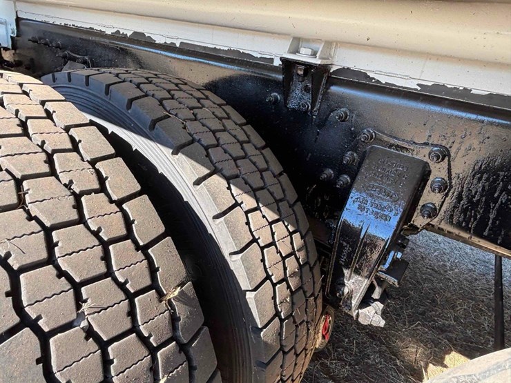 2019-peterbilt-348-image-41