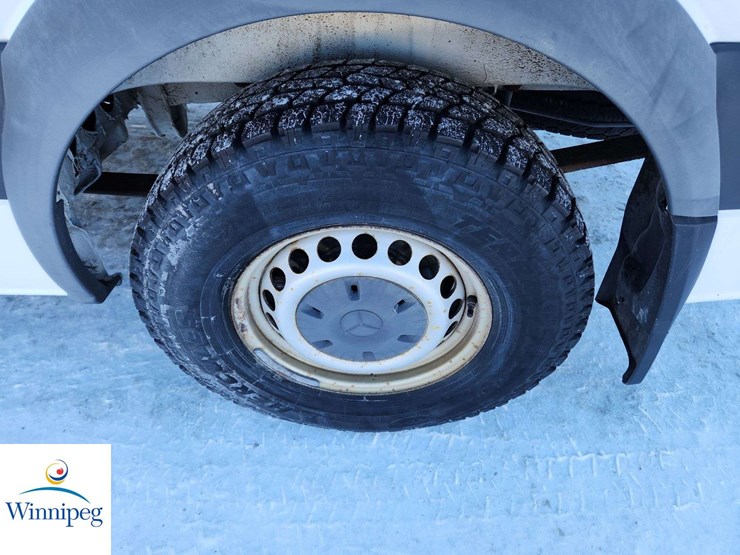 2011-mercedes-benz-sprinter-cargo-van-image-22