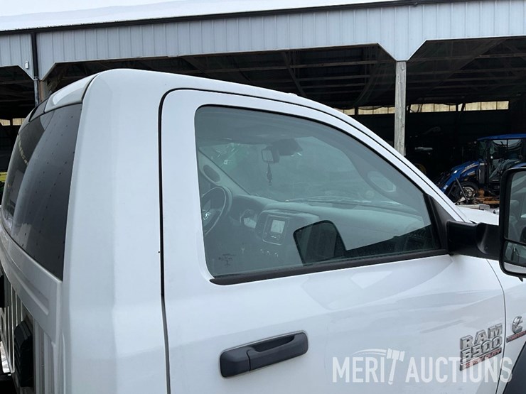 2016-dodge-5500-box-truck-image-23