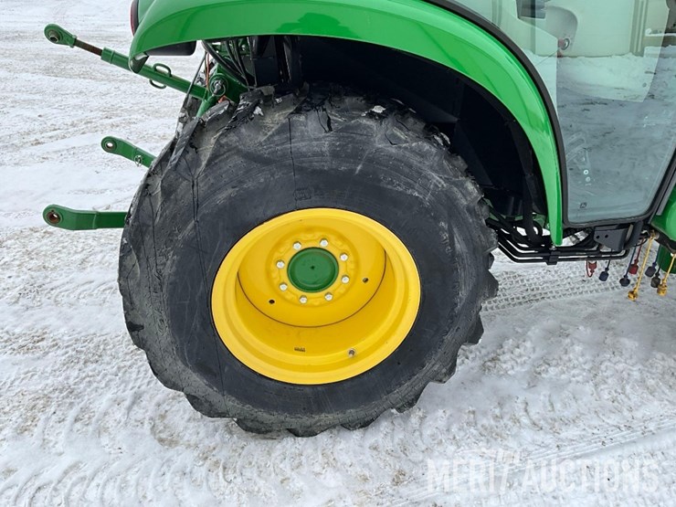 2021-john-deere-3046r-image-21