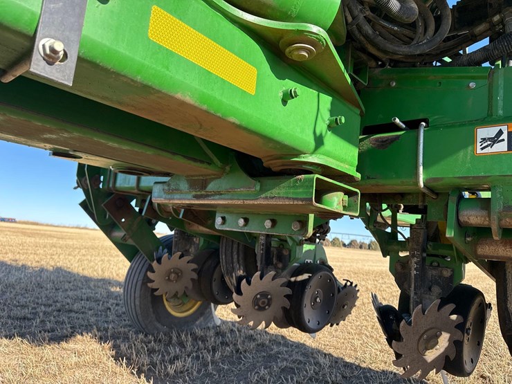 2014-john-deere-1770nt-image-32