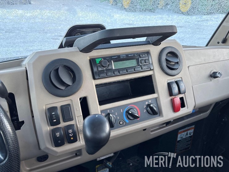 2019-john-deere-gator-image-24