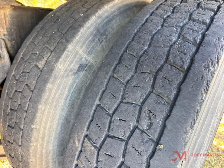 2011-kenworth-w900-image-11