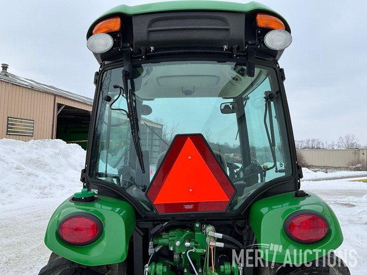 2021-john-deere-3046r-image-19