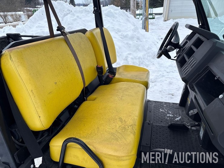 2021-john-deere-gator-image-21