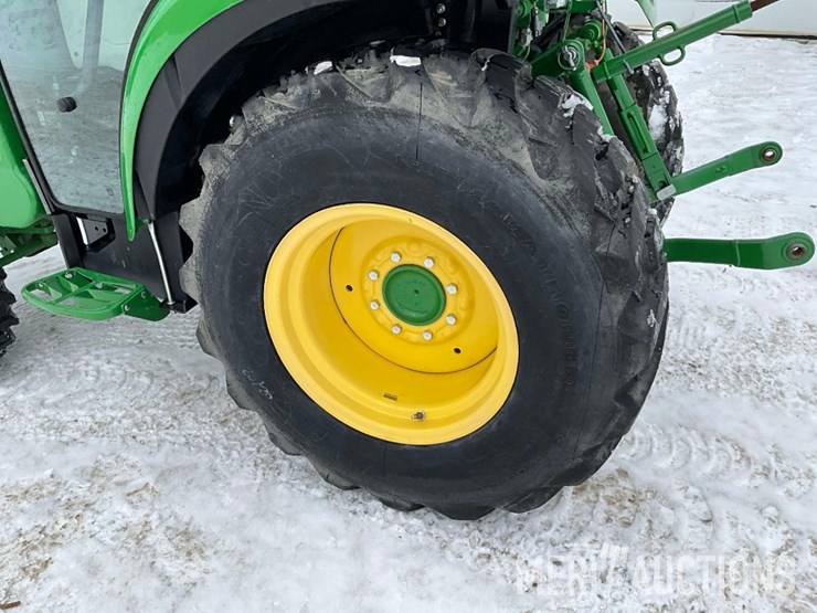 2021-john-deere-3046r-image-16