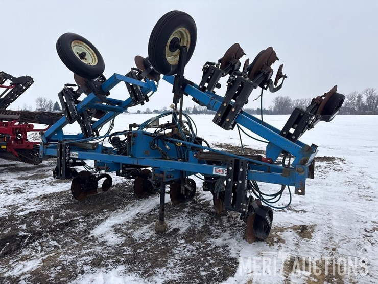 2010-dmi-3200-image-1