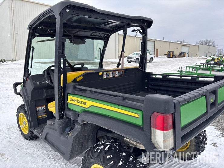 2021-john-deere-gator-image-12