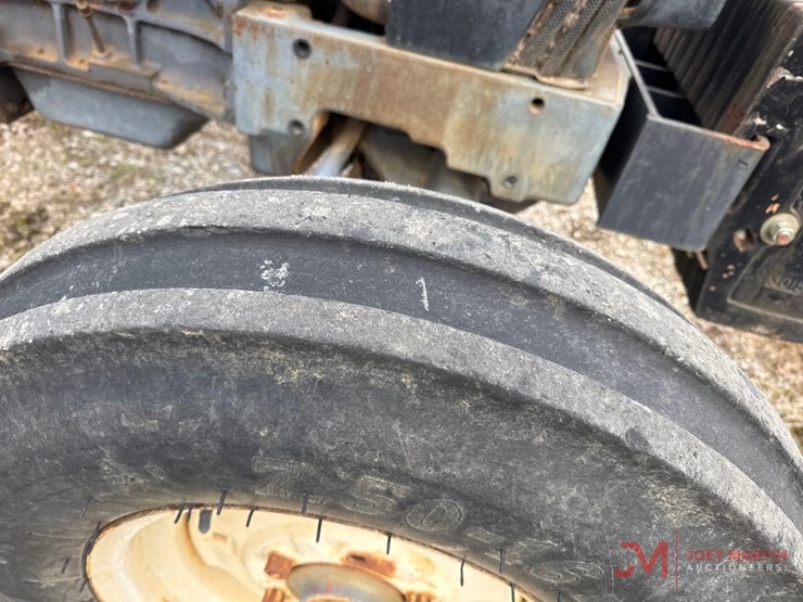 new-holland-3930-image-13