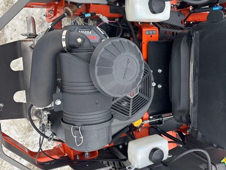 2022-husqvarna-z560l-zero-turn-image-13