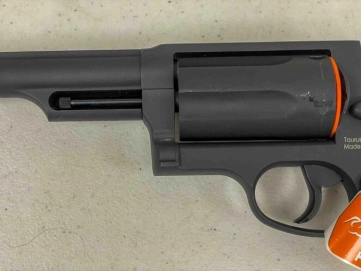taurus-revolver-image-9
