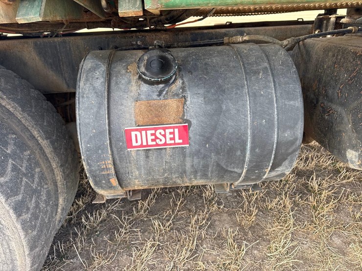 1986-white-140-image-63