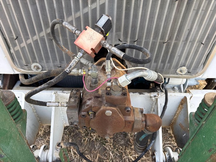 1986-white-140-image-13