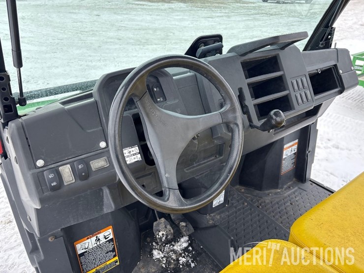 2021-john-deere-gator-image-24