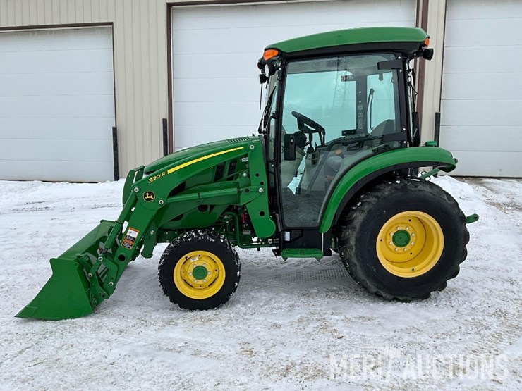2021-john-deere-3046r-image-2