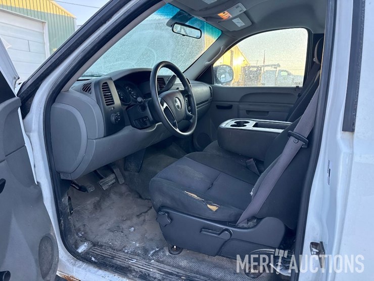 2011-chevrolet-silverado-1500-image-25