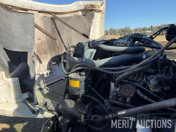 1997-freightliner-fl70-image-36