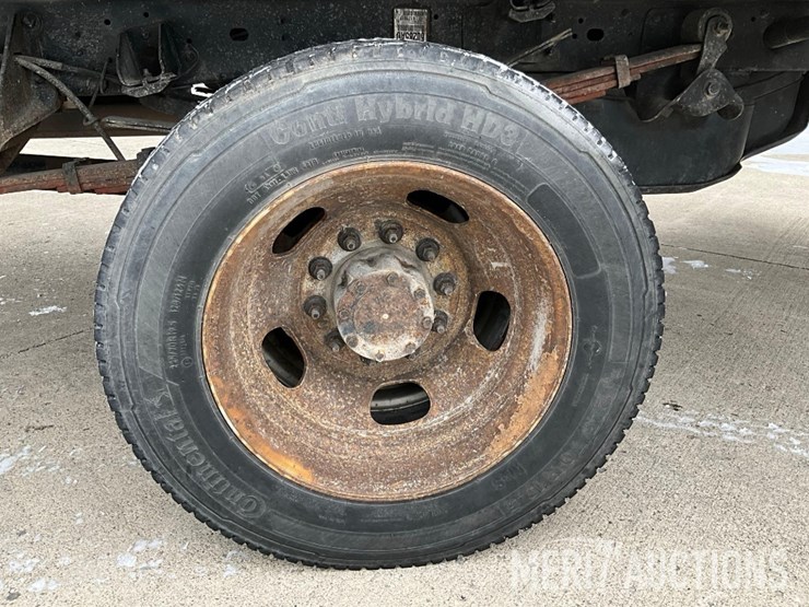 2016-dodge-5500-box-truck-image-28