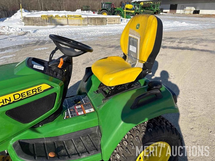 2022-john-deere-x730-image-13