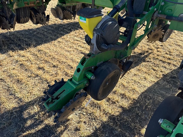 2014-john-deere-1770nt-image-57