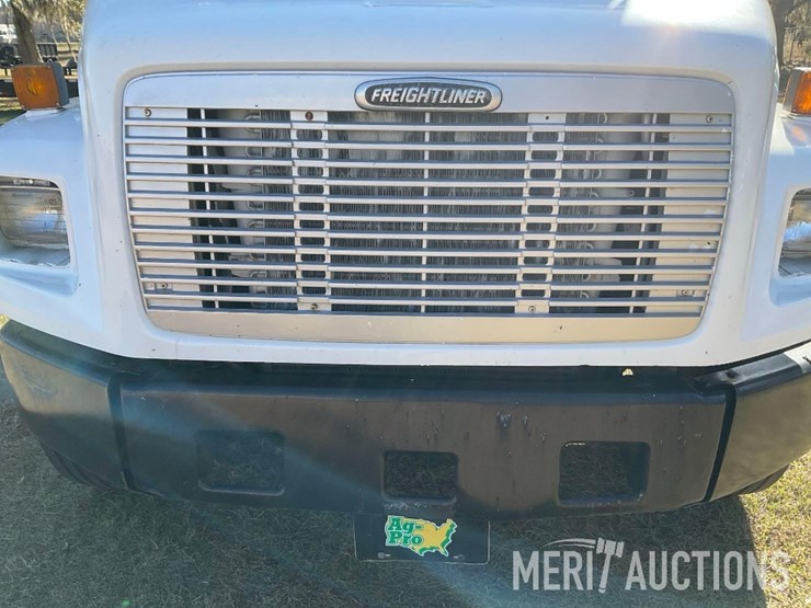 1997-freightliner-fl70-image-11