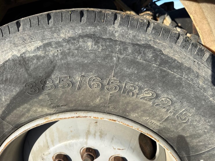 1992-white-gmc-haying-mantis-stacker-truck-image-34