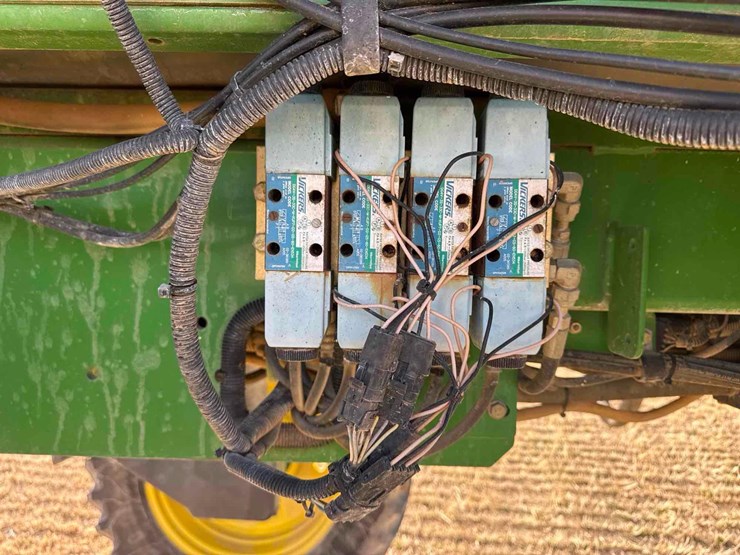 2000-john-deere-4700-image-46