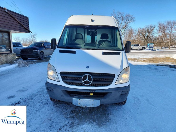 2011-mercedes-benz-sprinter-cargo-van-image-3