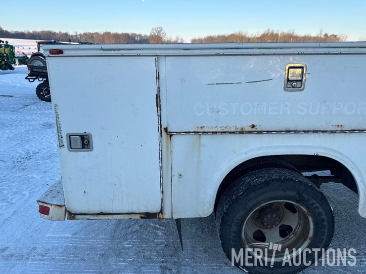 2009-chevrolet-3500-image-18