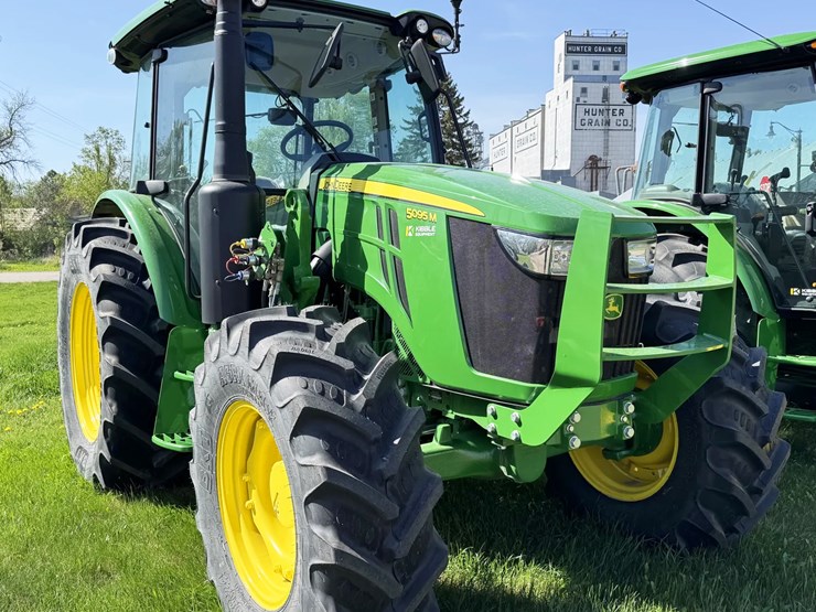2024-john-deere-5095m-image-1