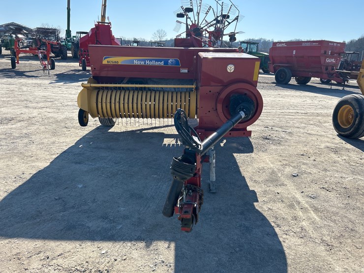 2014-new-holland-bc5060-image-6