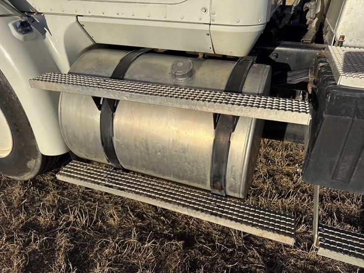 1999-international-60-image-37