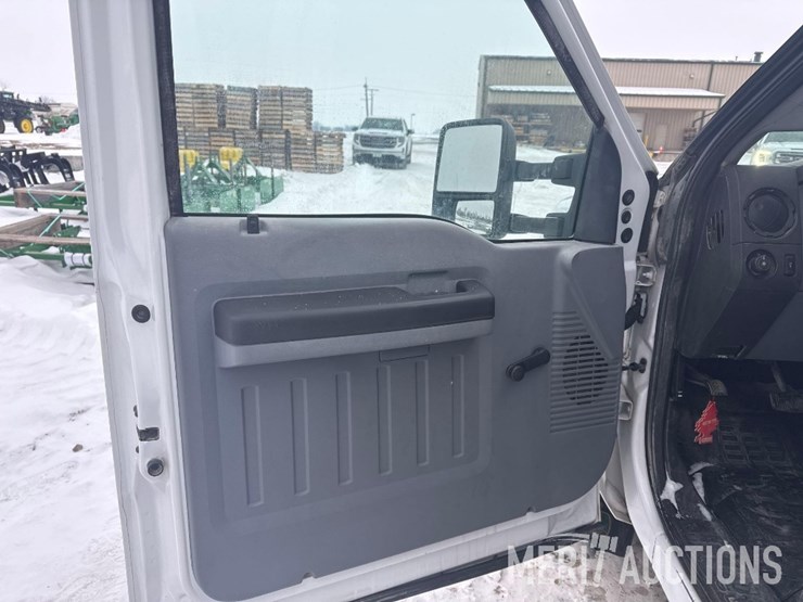 2011-ford-f350-image-24