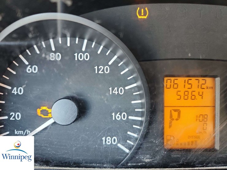 2011-mercedes-benz-sprinter-cargo-van-image-31