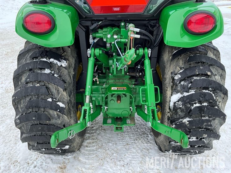2021-john-deere-3046r-image-18