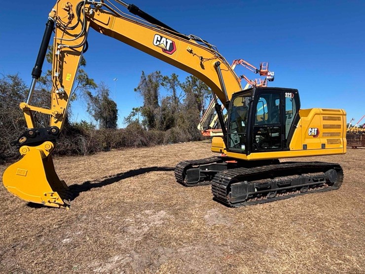 caterpillar-323-image-1