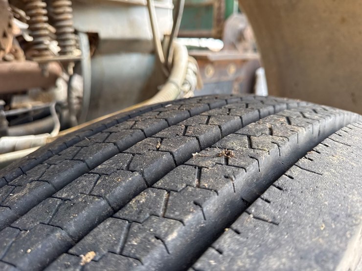 1986-white-140-image-19