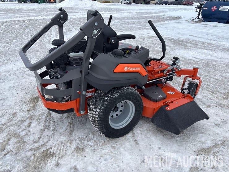 2022-husqvarna-z560l-zero-turn-image-6