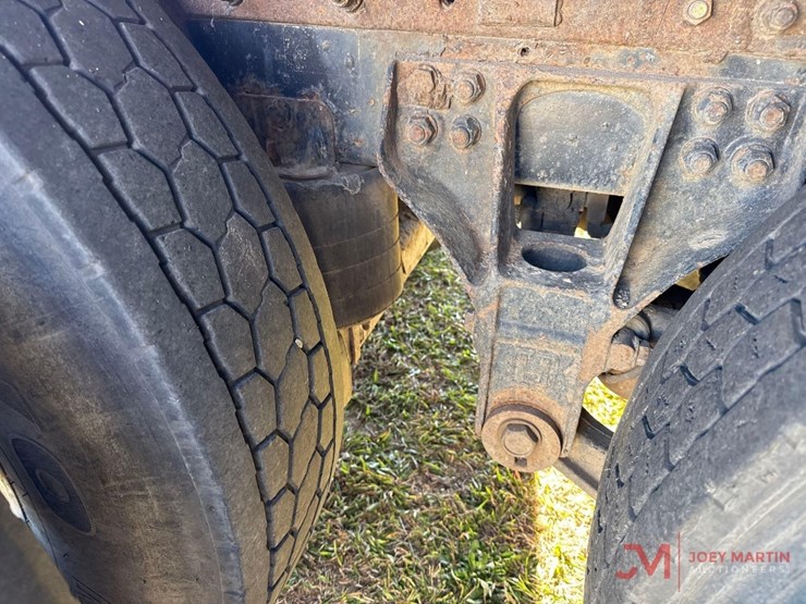 2011-kenworth-w900-image-10