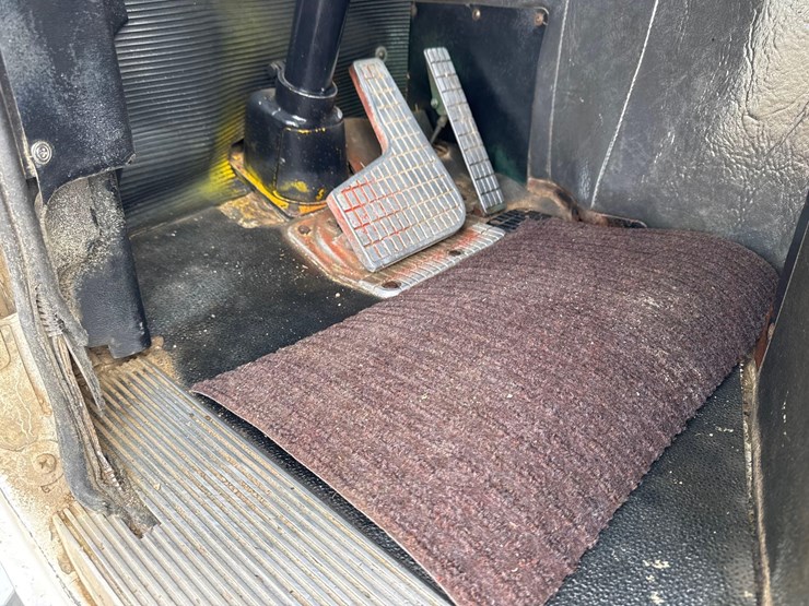 1986-white-140-image-85