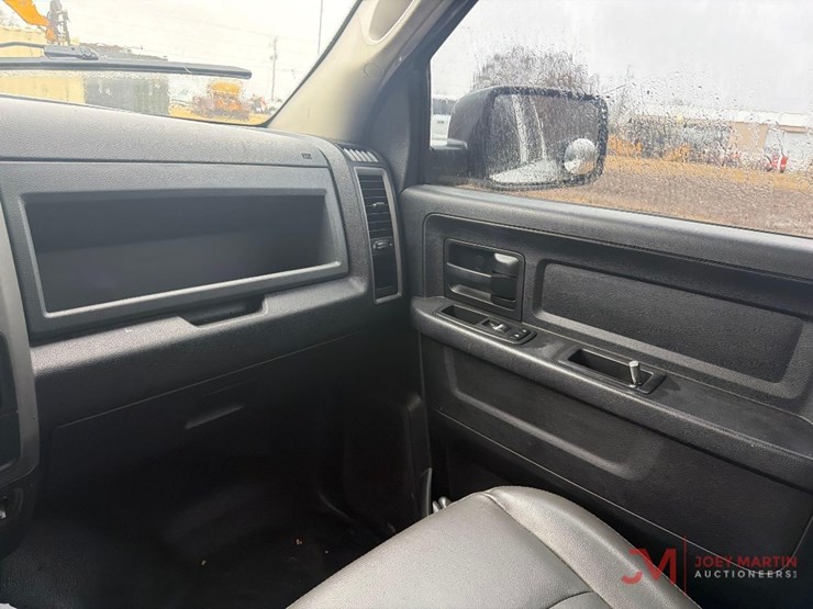 2015-dodge-2500-image-17